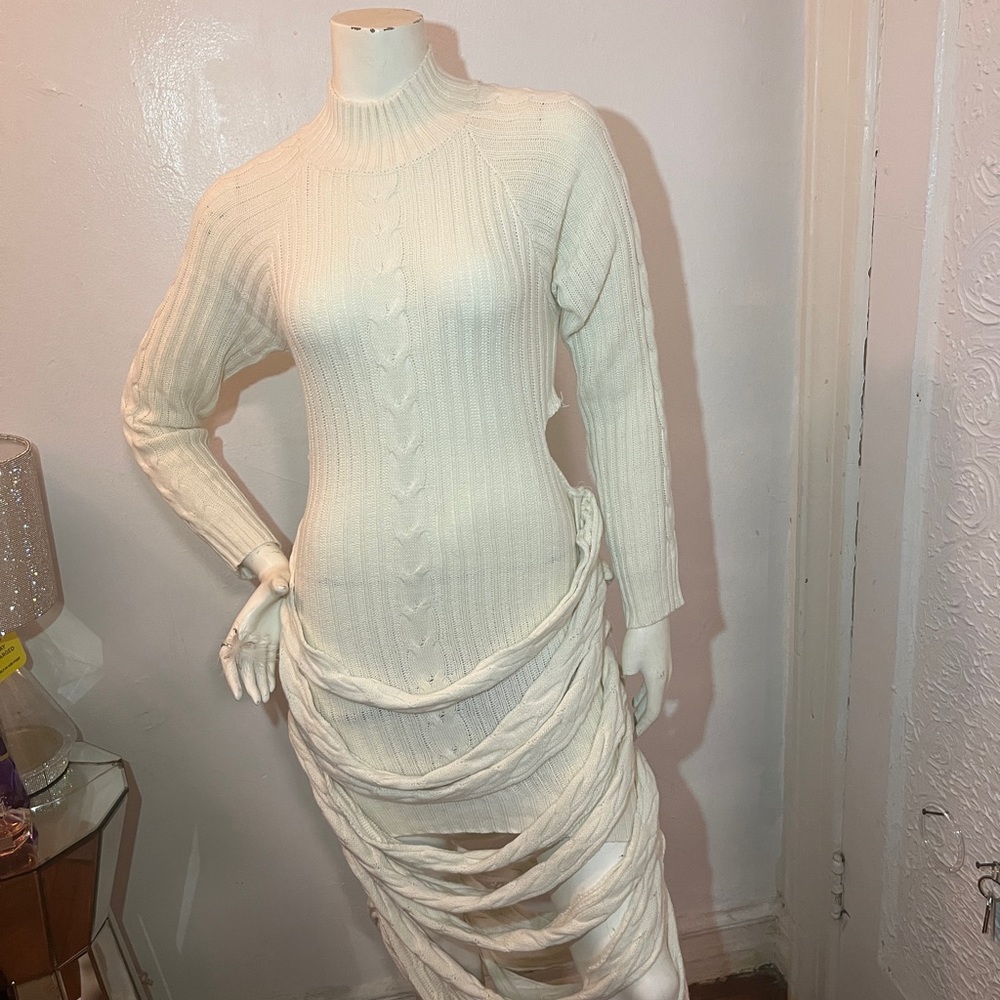 Dress - Picture 4 of 8